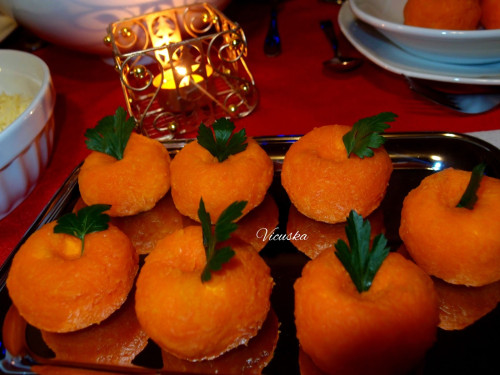 Mandarin formájú sajtos harapnivaló 